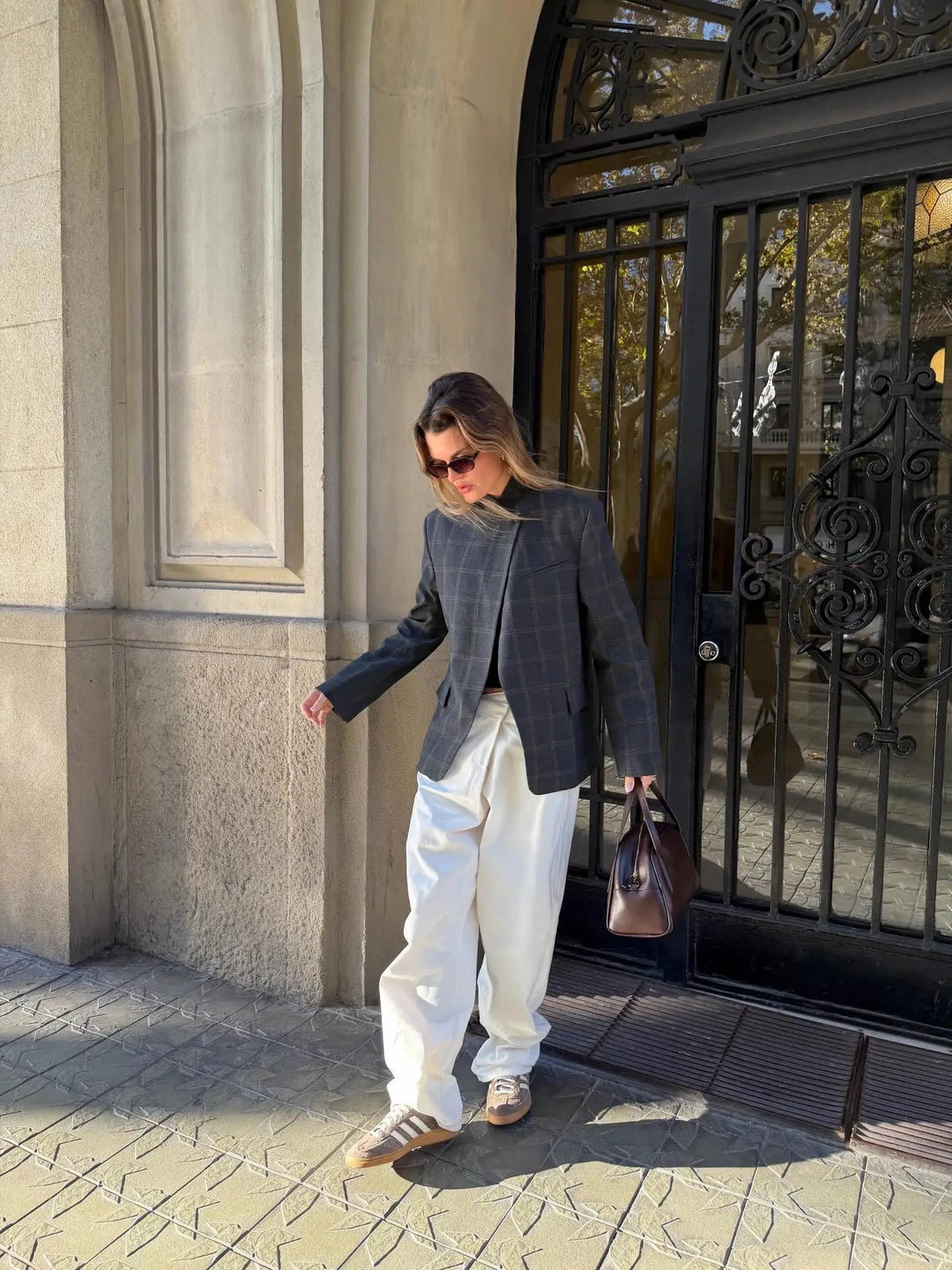 Women’s Oversized Checkered Blazer with Structured Shoulders and Modern Tailored Fit