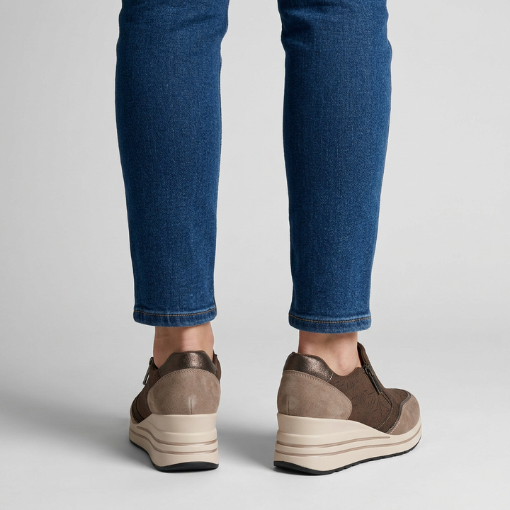 Morena - Comfortable women's sneakers with wedge