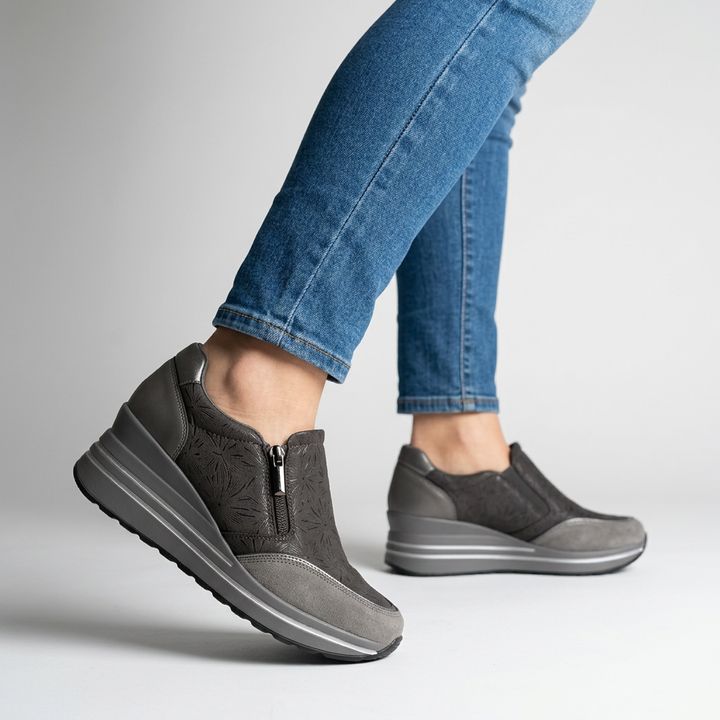 Morena - Comfortable women's sneakers with wedge