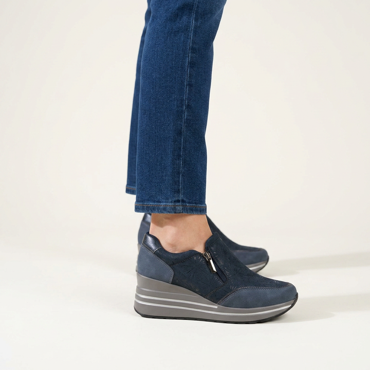 Morena - Comfortable women's sneakers with wedge