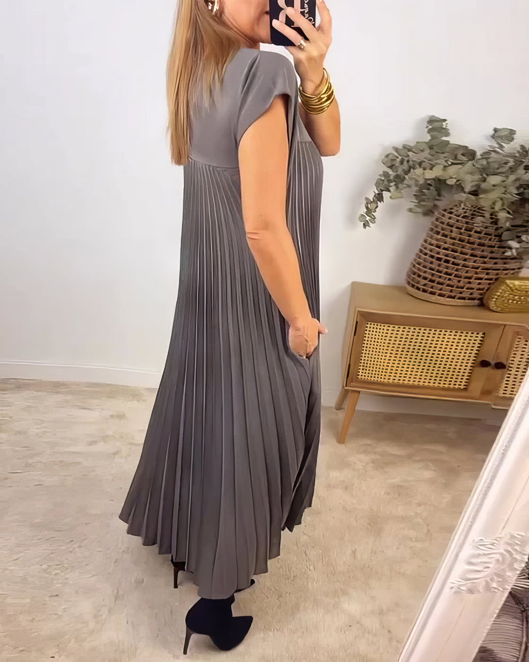 ELEONORA | Pleated Dress Without Sleeves, Elegant and Timeless